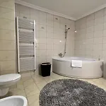 Humac, * يوبوسكي