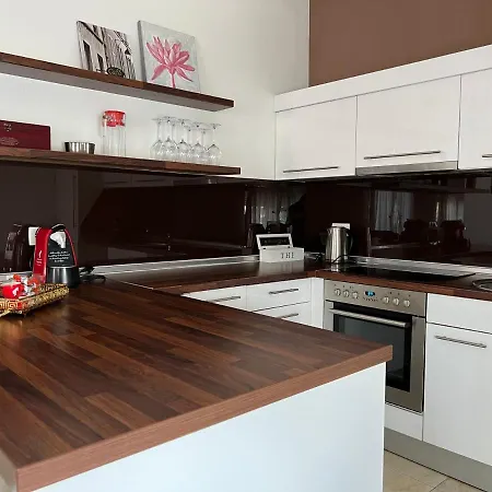 Humac, Apartment *